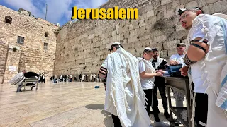 From the Western Wall to the city center. The ambience in Jerusalem and our everyday life