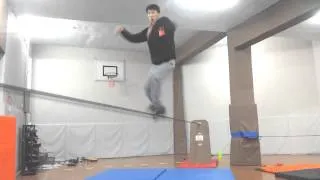 Korean Slackliner Knuckle's 540 buttbounce first success.