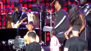 Pharrell Williams and Stevie Wonder complete HAPPY duet at Global Citizen Festival 2017