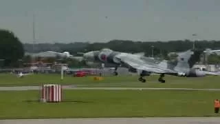 *NEW FOOTAGE* Vulcan XH558 takes off and fully circles Coventry airport