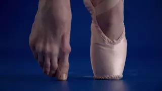 EN POINTE