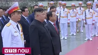 Chủ tịch Kim Jong-un vào lăng viếng Chủ tịch Hồ Chí Minh