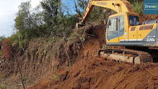 Cutting Remote Hill-Hyundai Excavator-Hilly Rough Road Building