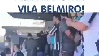 Presidente Jair Bolsonaro é ovacionado pela torcida do Santos na Vila Belmiro.