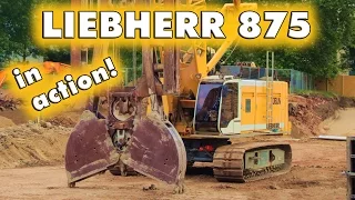 LIEBHERR CRAWLER CRANE SLURRY WALL GRABBER DIGGING DEEP HOLES @ CONSTRUCTION SITE