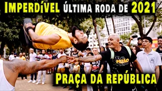 Mestres Kall e Sabará na última Roda de Capoeira de  2021 da Praça da República do Mestre Ananias