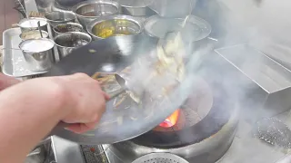 鑊氣三寶【乾炒牛河】星洲炒米⋯師傅廚藝高超 炒出真功夫 HK wok hei fried Beef Noodles &Rice,master cooks with real kung fu! #千樂