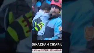 1,5-річного хлопчика через 56 годин після землетрусу врятували в Туреччині #shorts