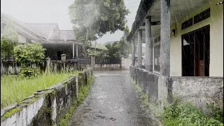 [4K] Beautiful Rain in a Densely Populated Village | Indonesian country