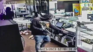 Brazen doughnut shop robbery in Oakland caught on camera