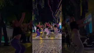 Girls smashing the dance choreography in public place Funchal #viraldancers #viralvideo #dancevideo