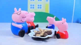 Свинка Пеппа   Мультфильм из игрушек  Пеппа  Джордж и машинки   Peppa Pig   360P