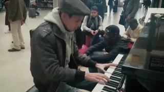 Midnight in Moscow (Podmoskovnie vechera) in Paris Train Station – Thomas Krüger