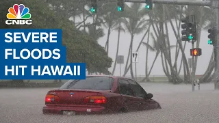 Heavy rain and severe floods hit Hawaii