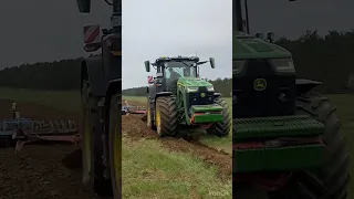 John Deere 8R beim Pflügen😍 #farming #landwirtschaft #johndeere #kverneland #ploughing