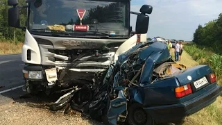 10 Minutes TRUCK CRASH - Amazing Trucks Accident - Best Trailer Crash Compilation 2016 #10