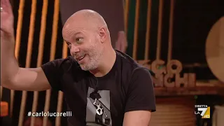 L'aneddoto di Carlo Lucarelli: "Quando raccontavo le favole alle mie figlie mi dicevano 'basta ...