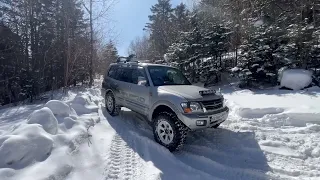 Pajero 3 V75 in deep snow on 33" MT Federal Couragia