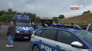 LIVE Roma, attivisti Ultima Generazione bloccano nuovamente il Grande Raccordo Anulare