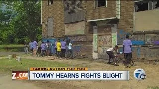 Tommy Hearns fights blight in Detroit neighborhood