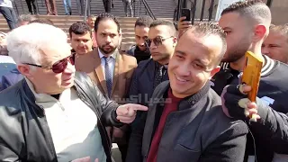 المشهد كامل.مشاجرة مرتضى منصور مع أحد مشجعين نادى الزمالك وتطاول بالأيادى والالفاظ أمام مجلس الدولة