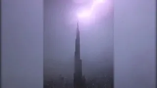 Dubai, fulmine colpisce il grattacielo più alto del mondo: il video è spettacolare