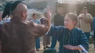 惡霸欺負弱小，功夫女孩看不過眼，霸氣出手教訓他們  🥇  Chinese film功夫Kung Fu