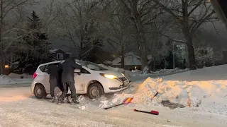 Instatraction Big Grippers Get Small Car UNSTUCK on New Years Eve