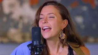 Creek Sessions: Lindsay Lou - Roll With Me