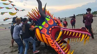 THE BIGEST DRAGON KITE