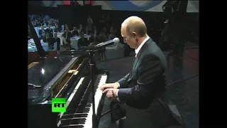 Putin plays Still D.R.E