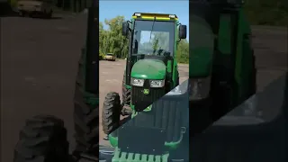 Трактор  JonDeere 3045 B (кабина)