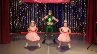 Sophia Grace & Rosie Perform 'U Can't Touch This'