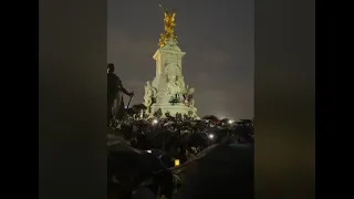 Crowd sings 'God Save The Queen' outside Buckingham Palace