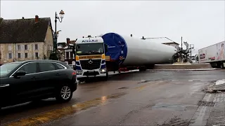 Insolite : un convoi exceptionnel bloqué devant un rond point en Normandie à cause d'une panne