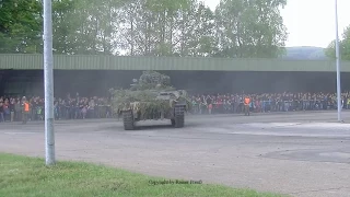 Schützenpanzer Marder PzGrenBtl 212 driften beim Augustdorfer Soldatentag 2015