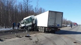 Аварии грузовиков за весь Март 2015 / Truck crash compilation March 2015 / Truck Accidents