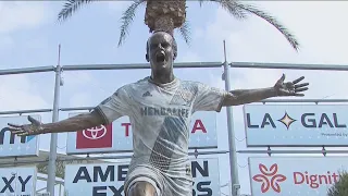 LA Galaxy unveils statue of Landon Donovan