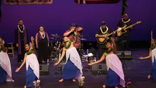 Kalani Pe'a - Ku'u Poli'ahu Feat. Halau 'o Kahikilaulani