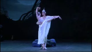 Roberto Bolle & Svetlana Zakharova. La Bayadere. I Acto..wmv