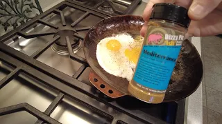 Smithey Farmhouse skillet to cook my favorite eggs