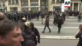 Police, demonstrators face off at Paris protest