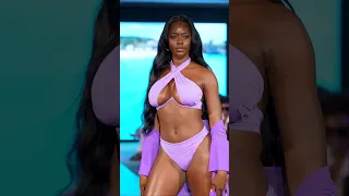 Lilian Lew Slow Motion Runway Walk / Hot Miami Styles / Fort Lauderdale Fashion Week 2024