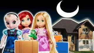 🌔 ¡Las Princesas Junior Se cambian de casa ! │ Princesas de Disney!