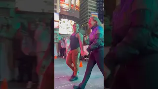 Times Square’s breakdance, New York City breakdancing! #youtubeshorts #timessquare #newyorkcity