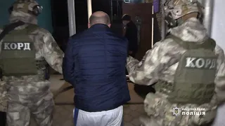 Поліцейські затримали підозрюваного, який вчинив у квартирі стрілянину з мисливської рушниці