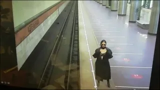 Показ мод в Московском метро./Fashion show in the Moscow metro.