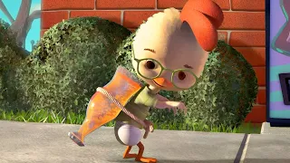 فرخ صغير الكل بيتنمر علية لانه ضعيف لكن بتقدر ينقذ العالم من الفضائين | ملخص فيلم Chicken Little