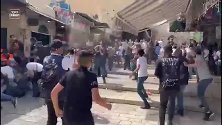 Jerusalem unrest May 29 2022, israeli extremist pepper sprays old palestinian woman