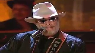 Merle Haggard, Toby Keith, Willie Nelson - Haggard's MAMA TRIED [live @ Wiltern Theatre; widescreen]